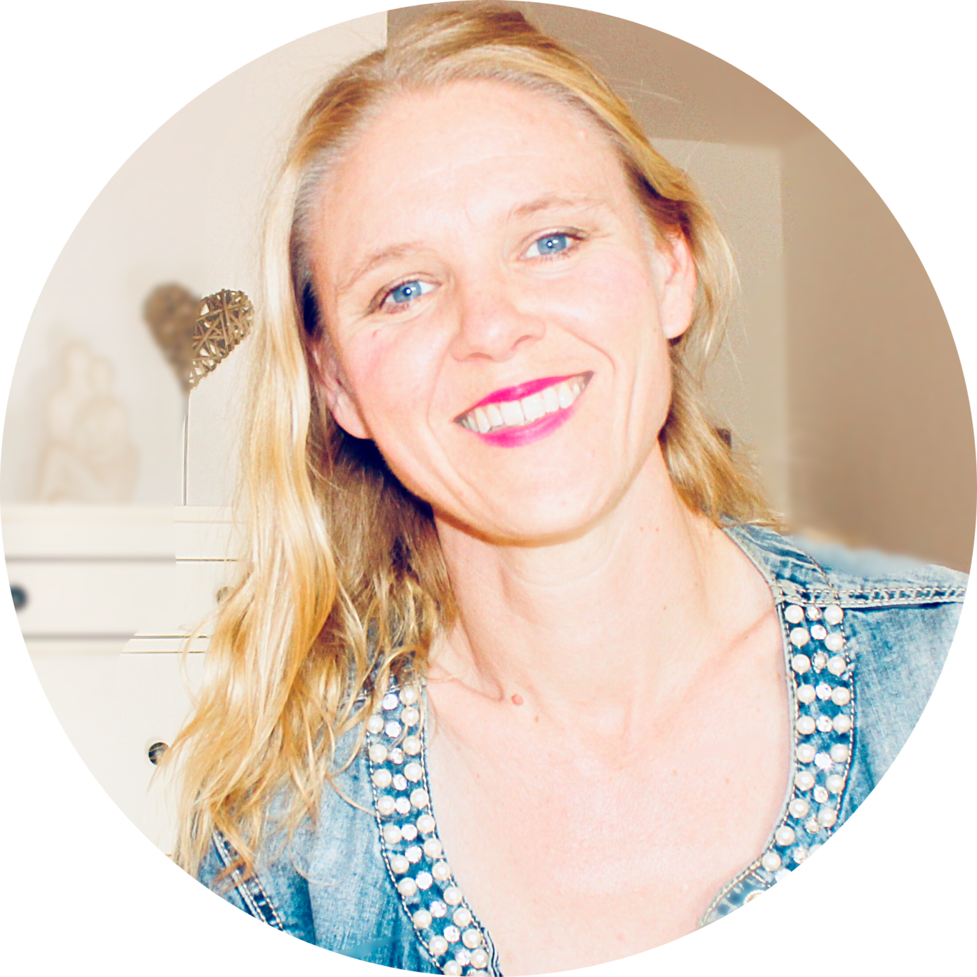 Julia Noyel Inner SUBSTANCE Coach & intuitivee healer